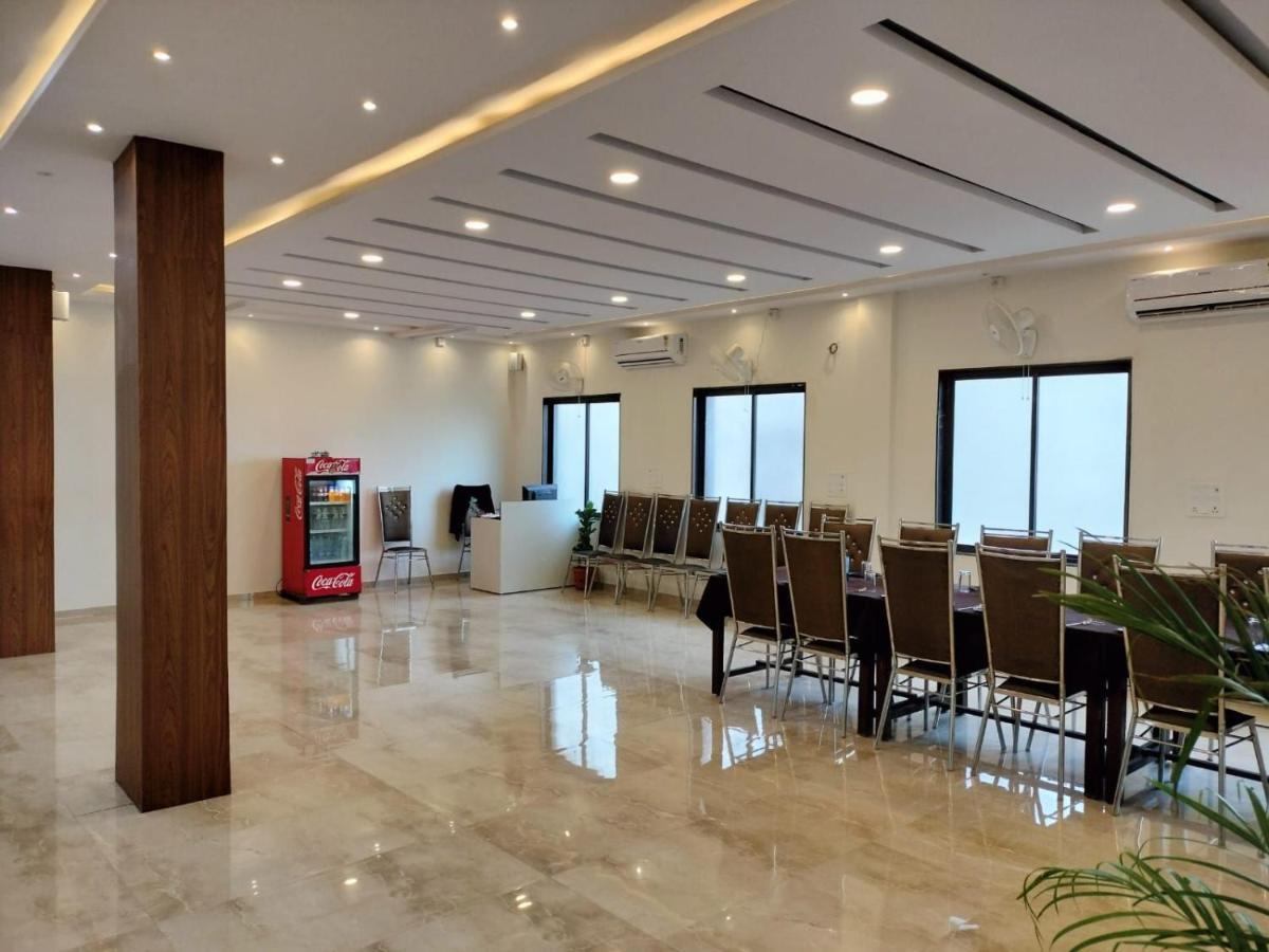 Hotel Satkar International Chhindwāra Extérieur photo