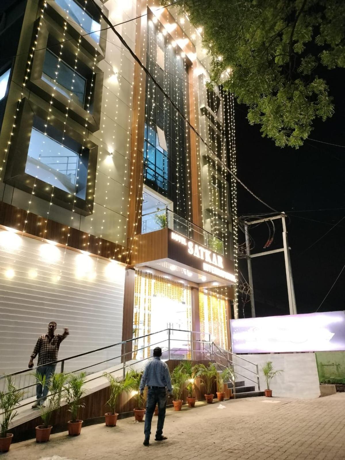 Hotel Satkar International Chhindwāra Extérieur photo