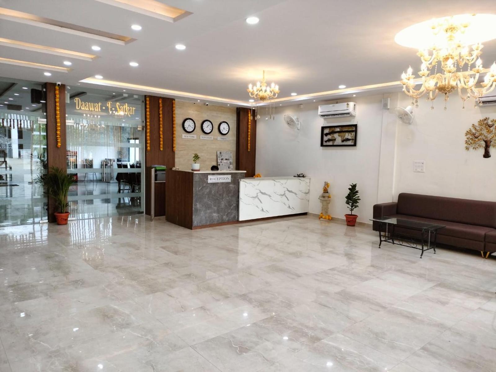 Hotel Satkar International Chhindwāra Extérieur photo