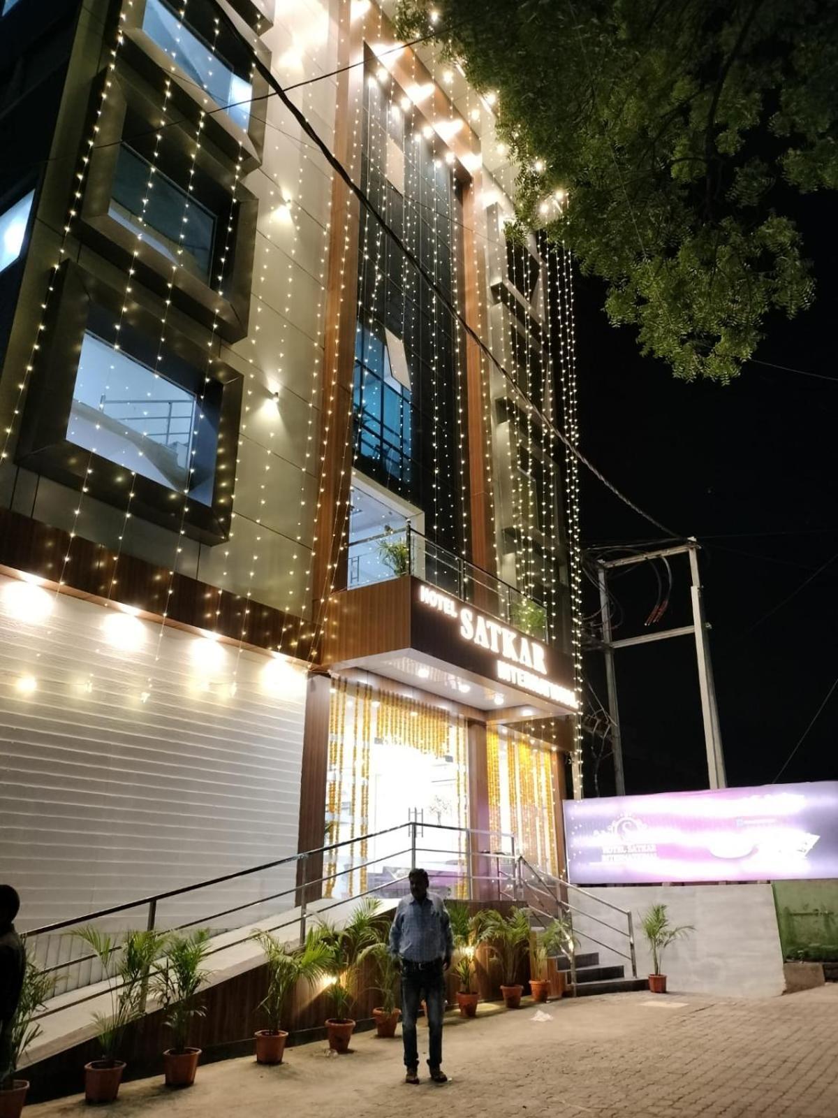 Hotel Satkar International Chhindwāra Extérieur photo